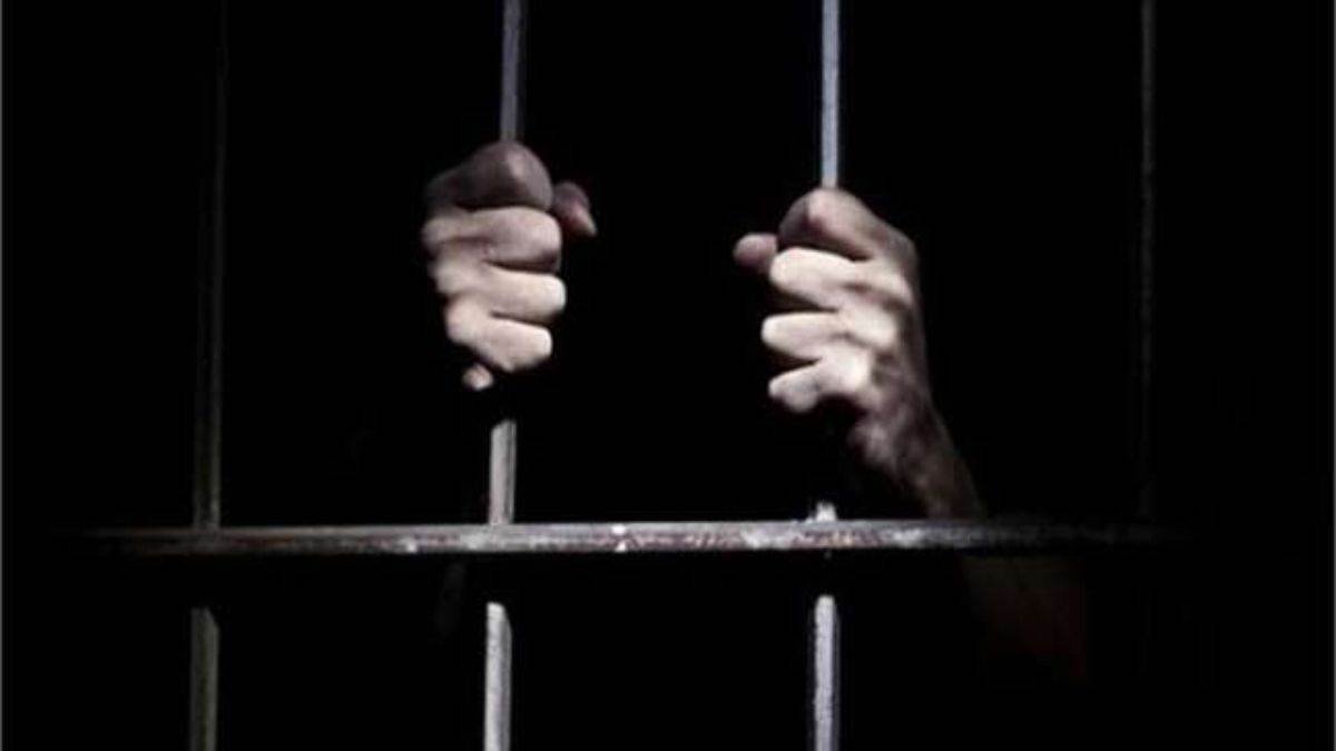 अख़बार वितरण के बहाने छेड़छाड़: महिला से जबरदस्ती ‘आई लव यू’ लिखकर किया प्रेम का इज़हार, कोर्ट ने सुनाई सज़ा