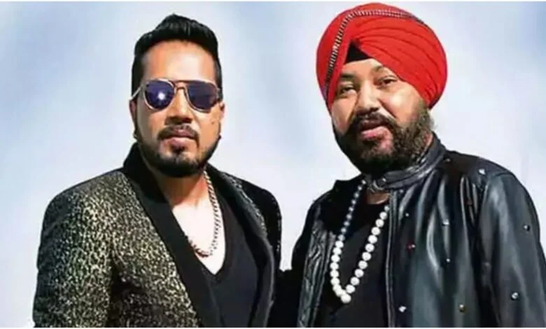 कुंजापुरी मेले में दलेर मेहंदी के साथ हुए विवाद पर भड़के मीका सिंह, भाई के समर्थन में आए सामने