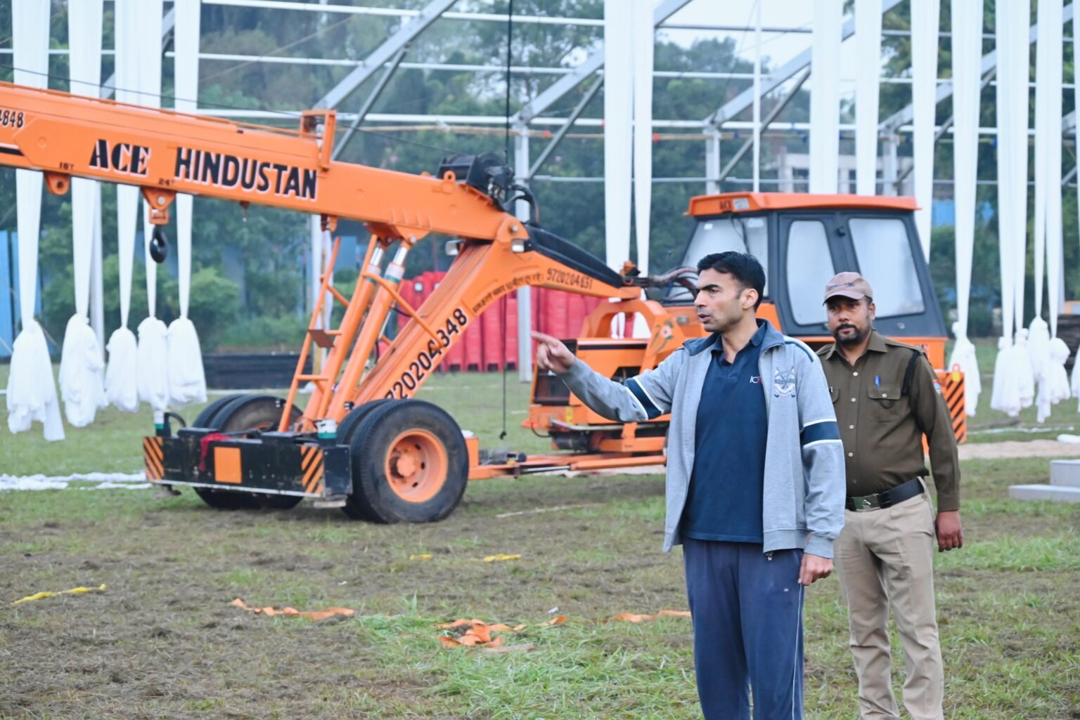 PM मोदी के कार्यक्रम की तैयारियों का जायजा लेने तड़के 5:30 बजे एफआरआई पहुंचे डीएम सविन बंसल