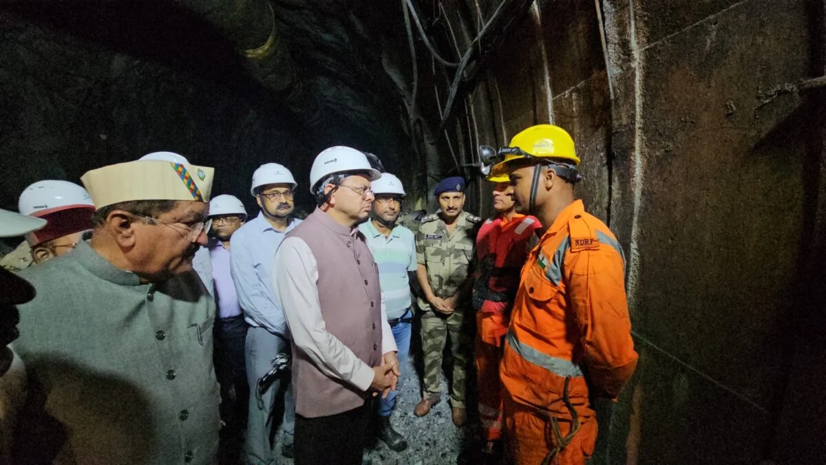 CM Dhami ने THDC टनल हादसे का ग्राउंड जीरो पर जाकर किया निरीक्षण, रेस्क्यू अभियान का लिया जायजा