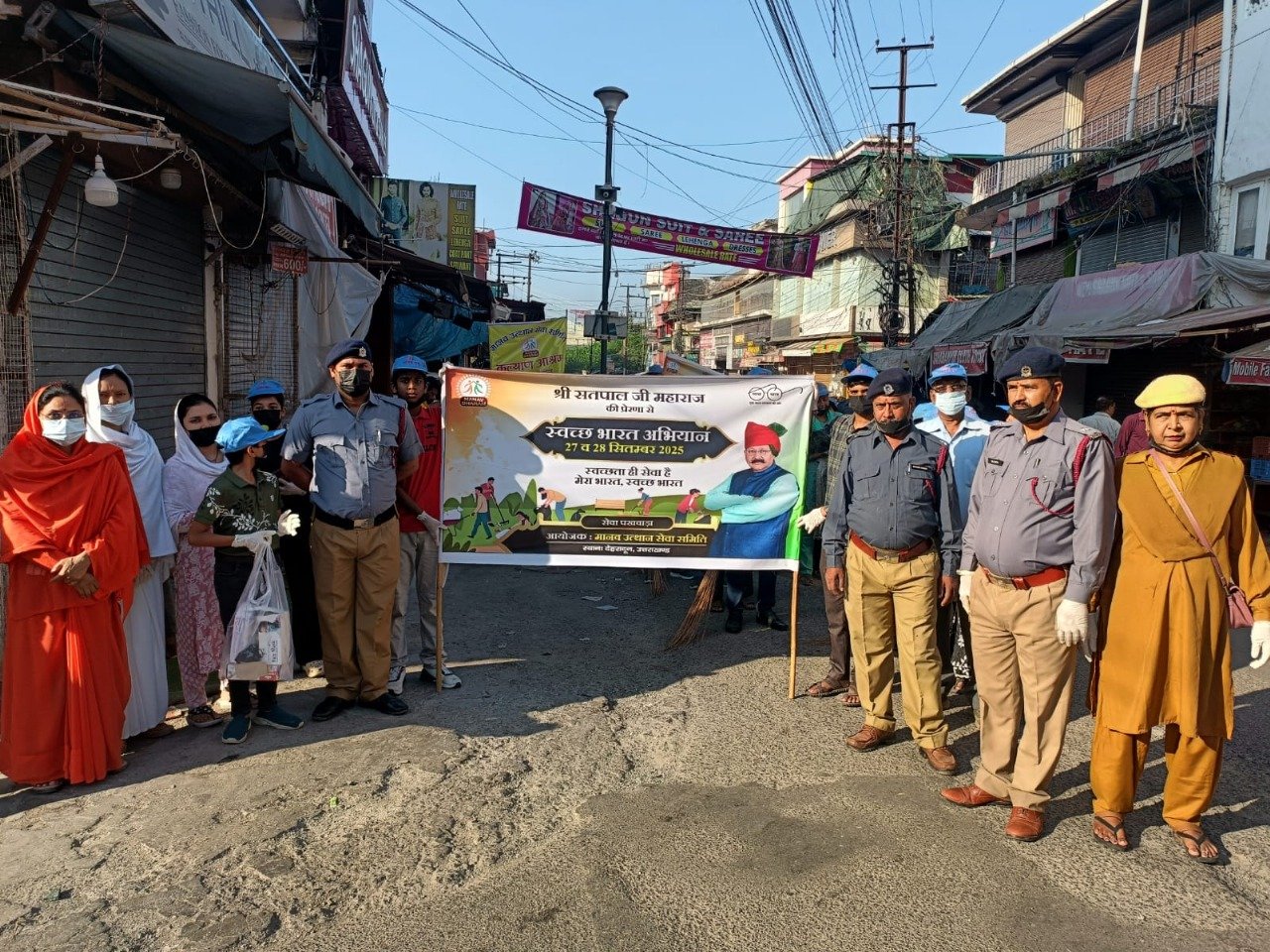 मानव उत्थान सेवा समिति ने चलाया सफाई अभियान