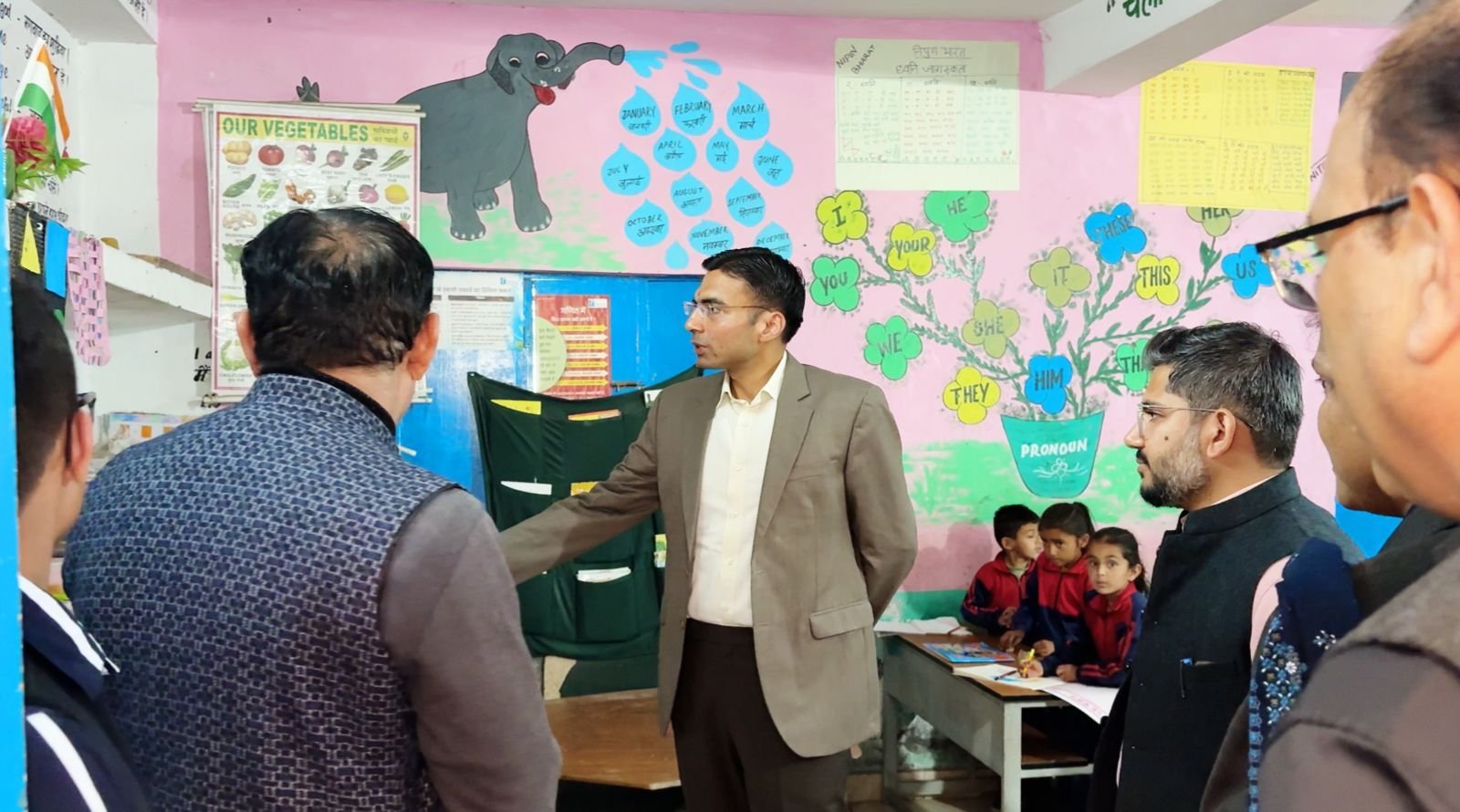 अर्थिक रूप से कमजोर बच्चों को मुफ्त शिक्षा प्रदान करने हेतु डीएम ने यूजीवीएनएल के सीएसआर फंड से दिलवाए 4.50 लाख