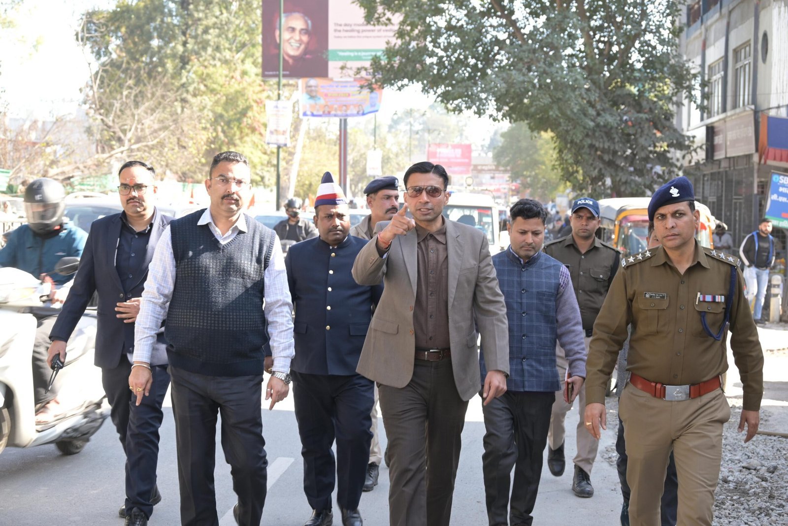 चकराता व कौलागढ़ रोड पर चल रहे भूमिगत परियोजनाओं का किया औचक निरीक्षण