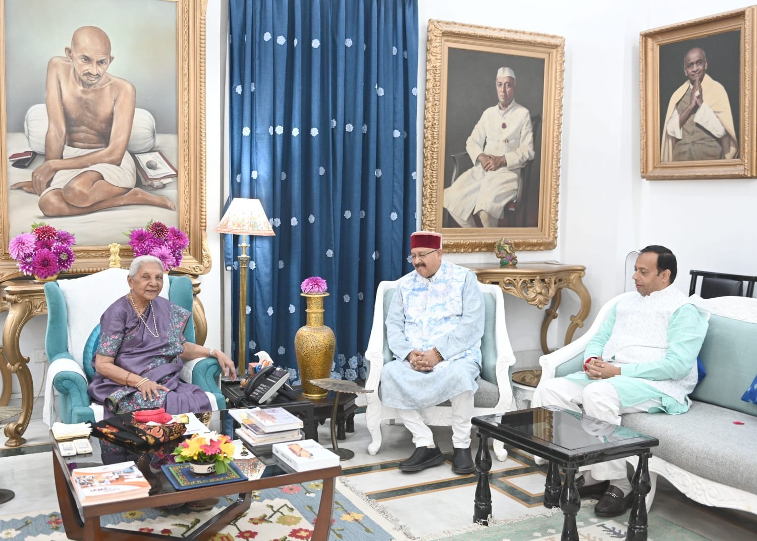 महाराज ने उत्तर प्रदेश की राज्यपाल को आदि कैलाश यात्रा पर आमंत्रित किया