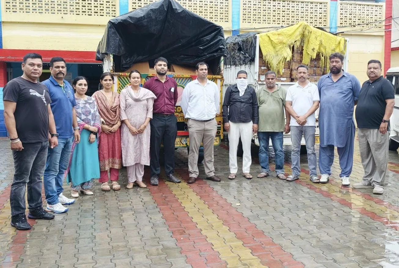 STF का बड़ा ऑपरेशन: करोड़ों की नकली दवाइयों का सिंडिकेट ध्वस्त, फैक्ट्री से हजारों दवाइयाँ और शराब बरामद
