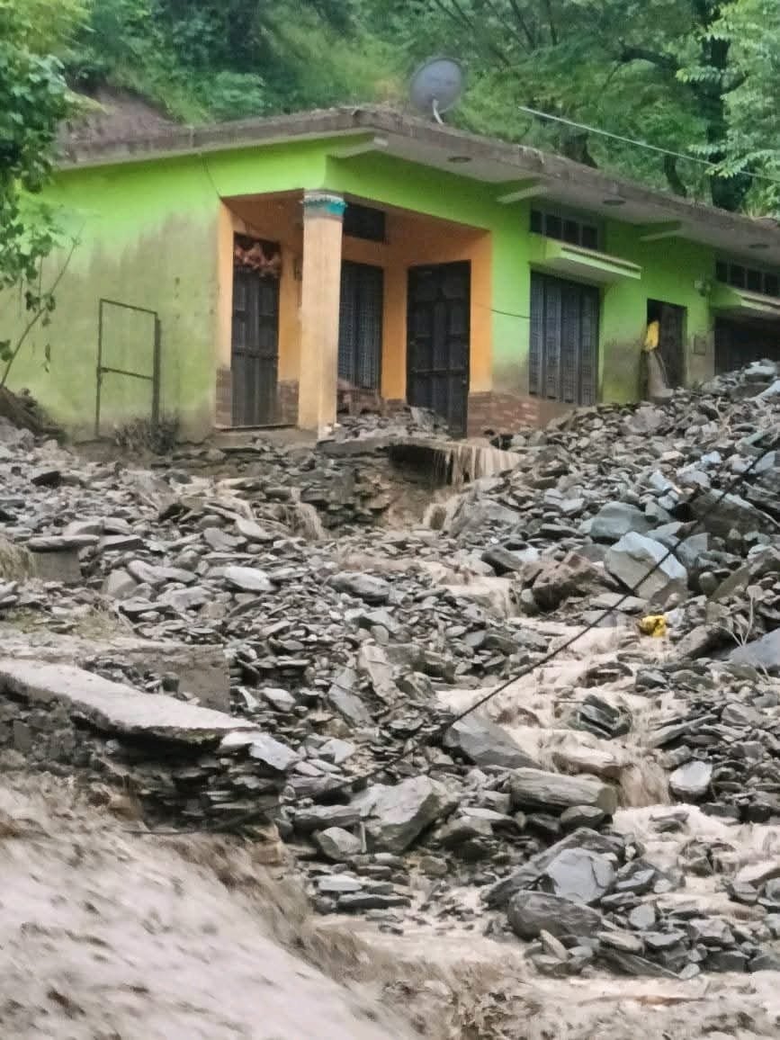 उत्तरकाशी के नौगांव क्षेत्र के देवलसारी में फटा बादल !